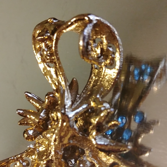 🎉2/$16 Oversized Pendant Brass Antique Gold and Blue Crystal Costume Jewelry - Picture 4 of 10